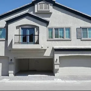 Beautiful Townhouse With King Suite! Holiday home Las Vegas