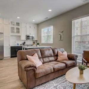 Frontdesk 500 West Trade Apts Fourth Ward Apartment Charlotte