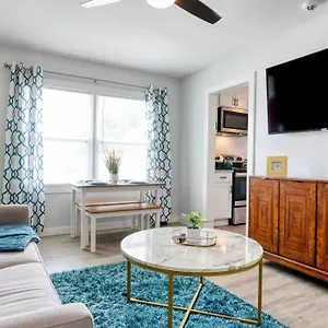 2br 1ba Duplex House King Beds Great For Small Groups Close To Uptown Attractions Apartment Charlotte
