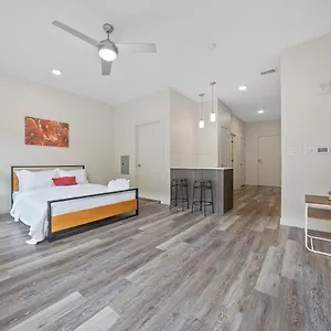 Apartment The Edge On 4th By Airriva, Louisville
